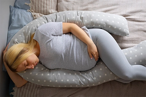 Come dormire in gravidanza: meglio il fianco sinistro