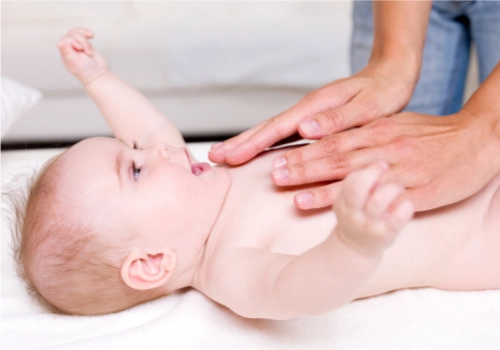 A cosa serve il massaggio neonatale