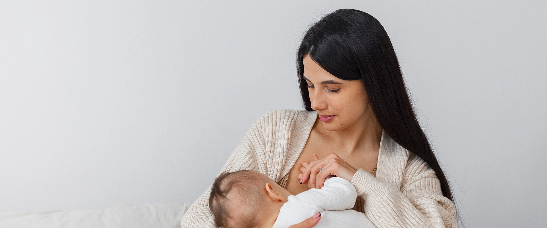 Le posizioni per l’allattamento al seno: consigli pratici